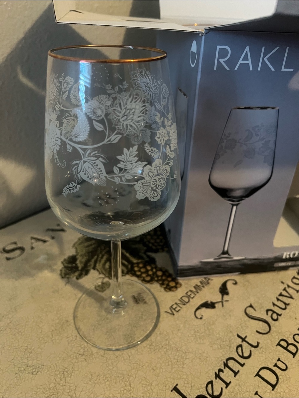 RAKLE 'Romance’Wine Glasses – Set of 4 (New in Box) Gold Rim wine Glasses